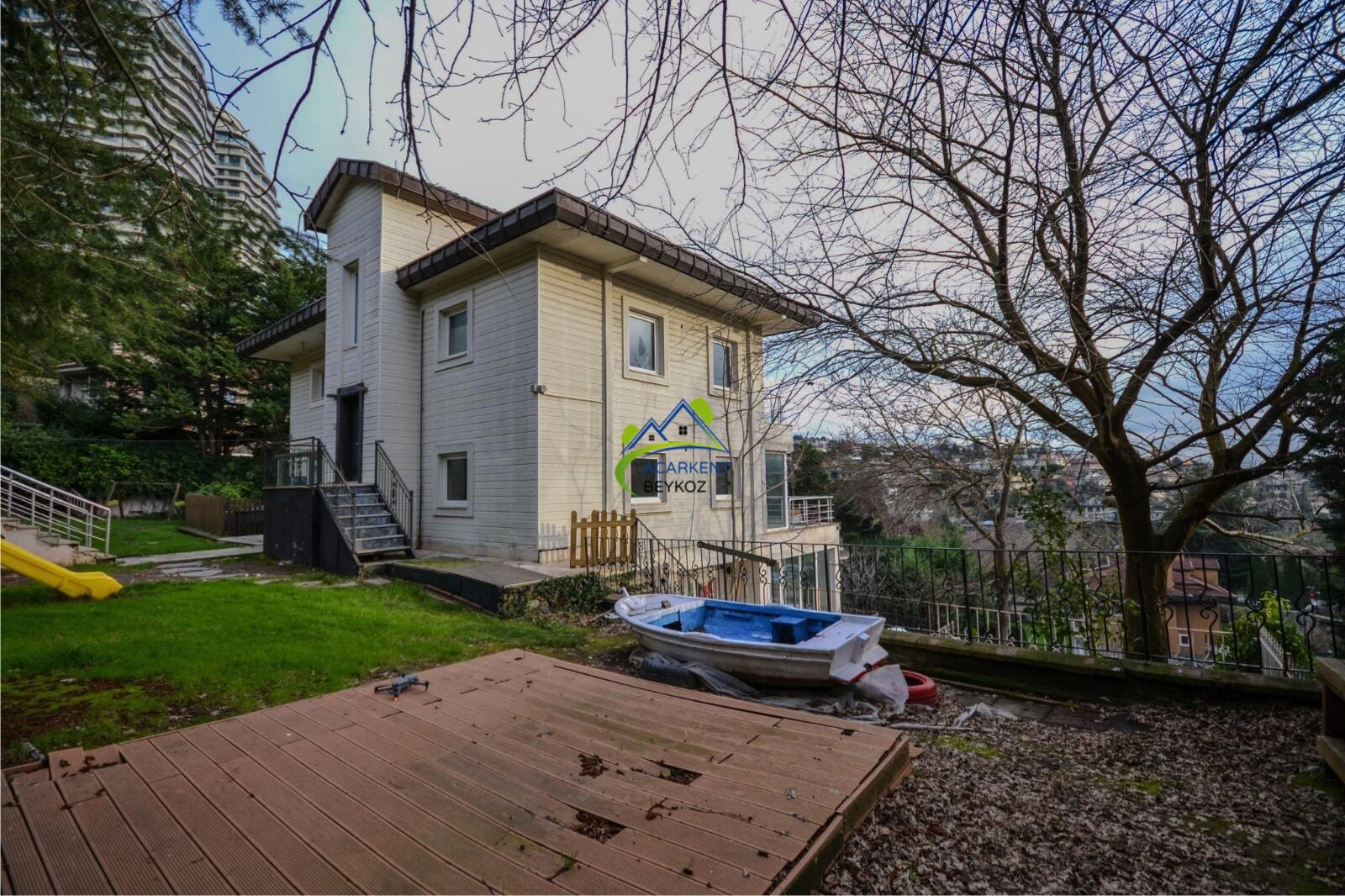 Acarkent'te Ticari ve Mesken Kullanımına Uygun Ticari Tapulu Satılık Müstakil Villa