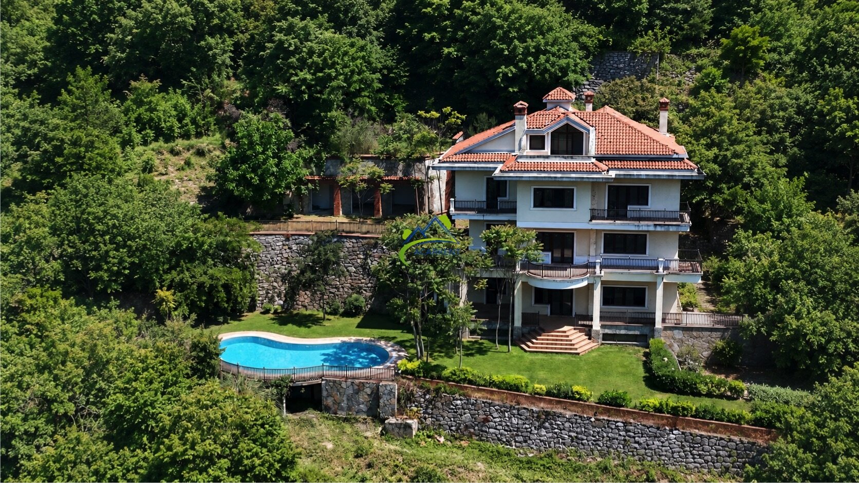 Acarkent'te Güney Cepheli Katma Değeri Yüksek A Tipi Satılık Villa