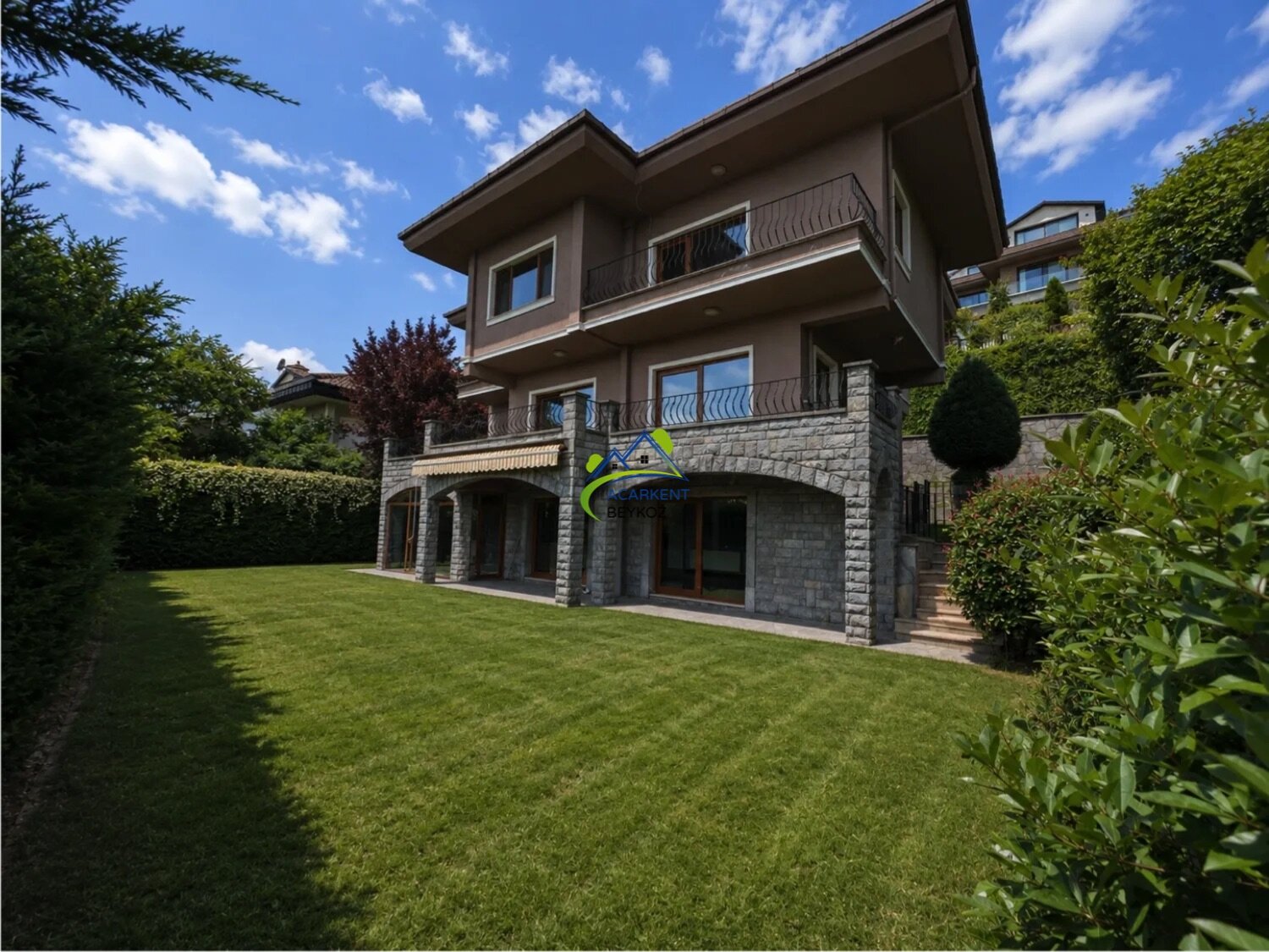 Acarkent'te Güneydoğu Cepheli İzole Bahçeli C Tipi Satılık Villa